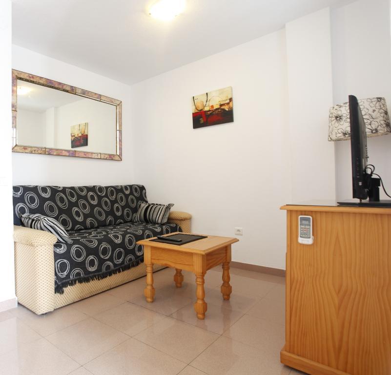 Benalmadenapartments Bbq Evita Beach Club Room photo
